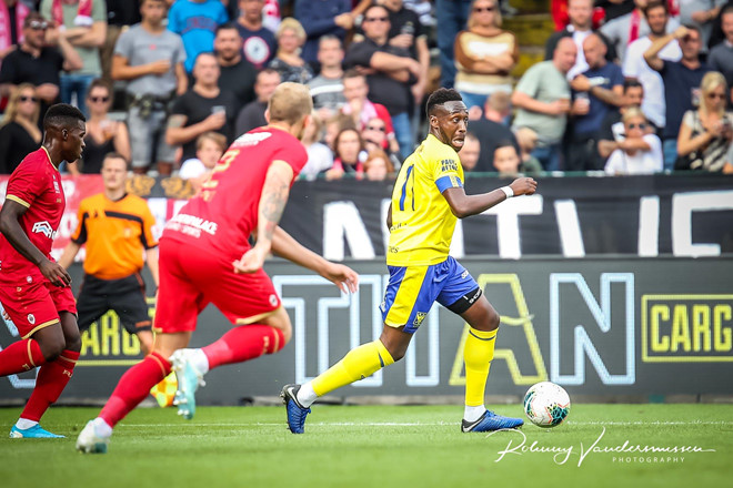 Công Phượng dự bị trong trận thua thứ 3 của Sint-Truidense-1