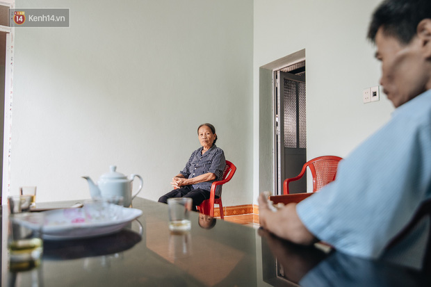 Số phận cay đắng của người cây kì lạ nhất Việt Nam: Mẹ cõng con đi điều trị gần 50 năm, phải uống thuốc ngủ để quên cơn đau-5