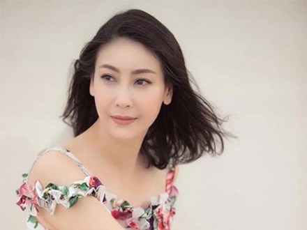 Nhan sắc 'chim sa cá lặn' của Hoa hậu Hà Kiều Anh ở tuổi 43