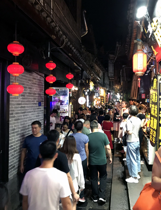 50 ngàn khách Việt, nhẵn túi khi đến Phượng Hoàng cổ trấn-10