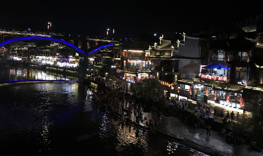 50 ngàn khách Việt, nhẵn túi khi đến Phượng Hoàng cổ trấn-3