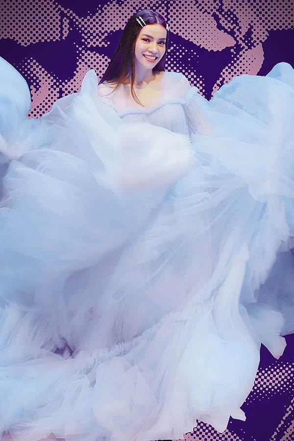 Thời trang khoe ‘da thịt’ gây sốc của Hồ Ngọc Hà trong MV mới-16