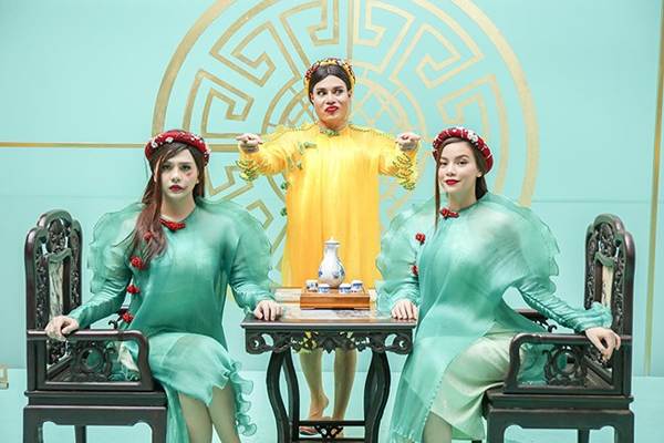 Thời trang khoe ‘da thịt’ gây sốc của Hồ Ngọc Hà trong MV mới-10