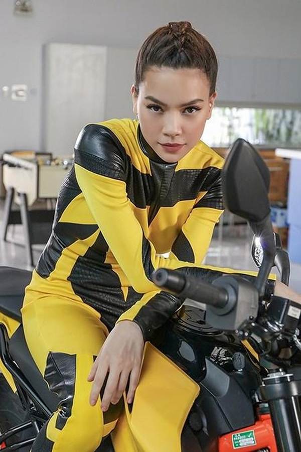 Thời trang khoe ‘da thịt’ gây sốc của Hồ Ngọc Hà trong MV mới-11