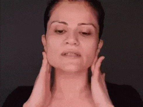 Không sáng thì tối, người Nhật lúc nào cũng massage mặt theo Tanaka để trẻ hóa làn da