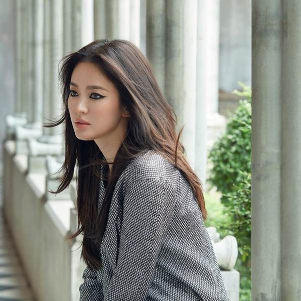 Song Hye Kyo ngày càng trẻ trung, gợi cảm sau ly hôn-2