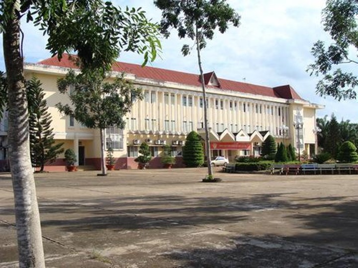 Gia đình sản phụ bị taxi đuổi xuống đường khiến bé trai sơ sinh tử vong tiết lộ tài xế chỉ lót cho người mẹ tấm nylon rồi phóng xe đi thẳng-2