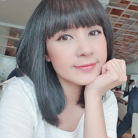 Tượng đài nhan sắc Việt Trinh vừa đổi kiểu tóc, CĐM ngẩn ngơ vì U50 mà ngỡ như búp bê-2