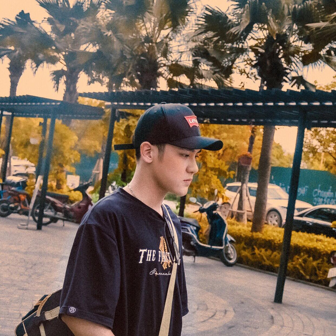 Nam sinh 2000 trường FPT khiến chị em chao đảo vì bức ảnh chụp với thú nhồi bông, kéo đến ảnh cười càng mê mẩn hơn nữa-8