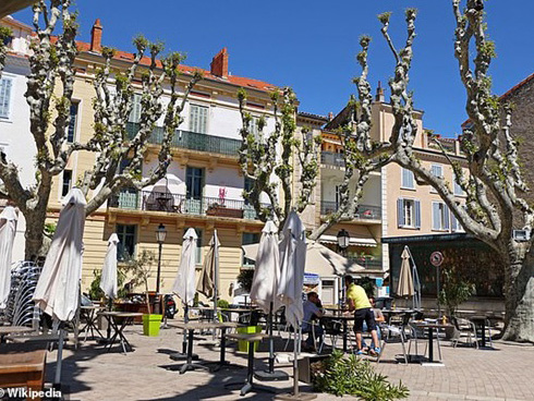 Địa ngục trần gian của người phụ nữ 10 năm trời làm nô lệ tình dục cho những gã đàn ông để chồng ngồi xem-3