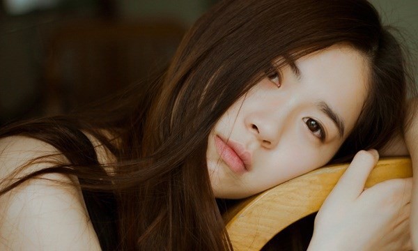 Vô tình thấy bố ôm chầm cô đầu bếp, tôi sốc đến cạn lời, nhưng càng khủng khiếp hơn là bí mật chôn giấu hơn 20 năm của họ-1