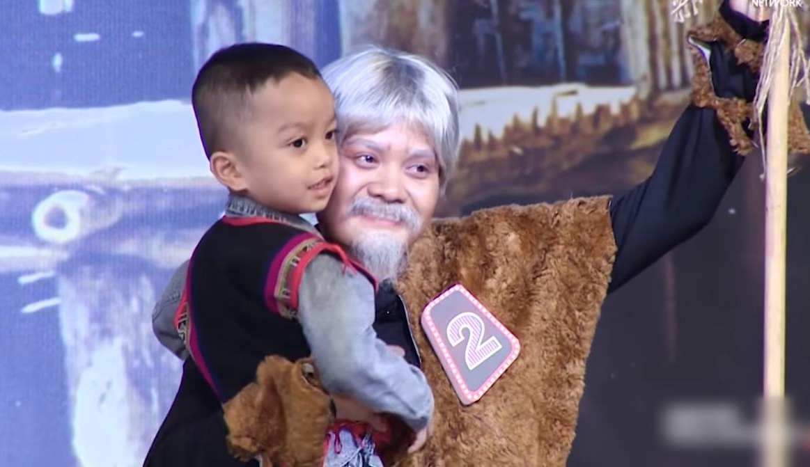 Trấn Thành, Việt Hương oà khóc trước cô gái nuôi 2 đứa trẻ suýt bị chôn sống-3