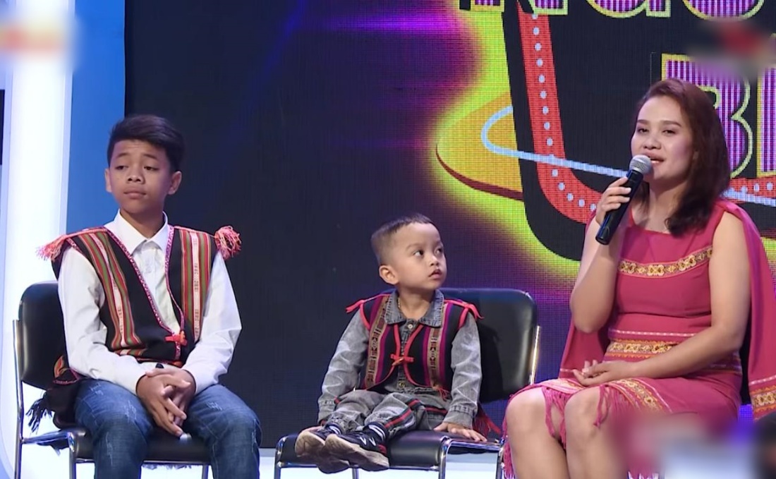 Trấn Thành, Việt Hương oà khóc trước cô gái nuôi 2 đứa trẻ suýt bị chôn sống-4