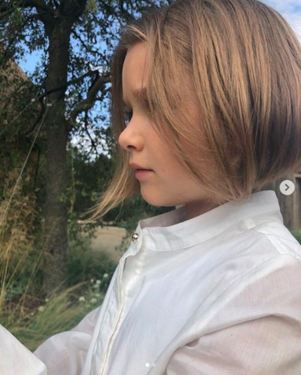 Clip công chúa út Harper Beckham cưỡi ngựa thành thục gây chú ý: Mới thế mà đã ra dáng thiếu nữ lắm rồi!-6