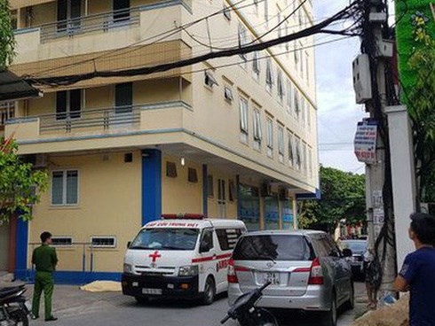 Vụ thầy giáo người nước ngoài tử vong: Lúc rơi xuống có sợi dây điện quấn quanh cổ