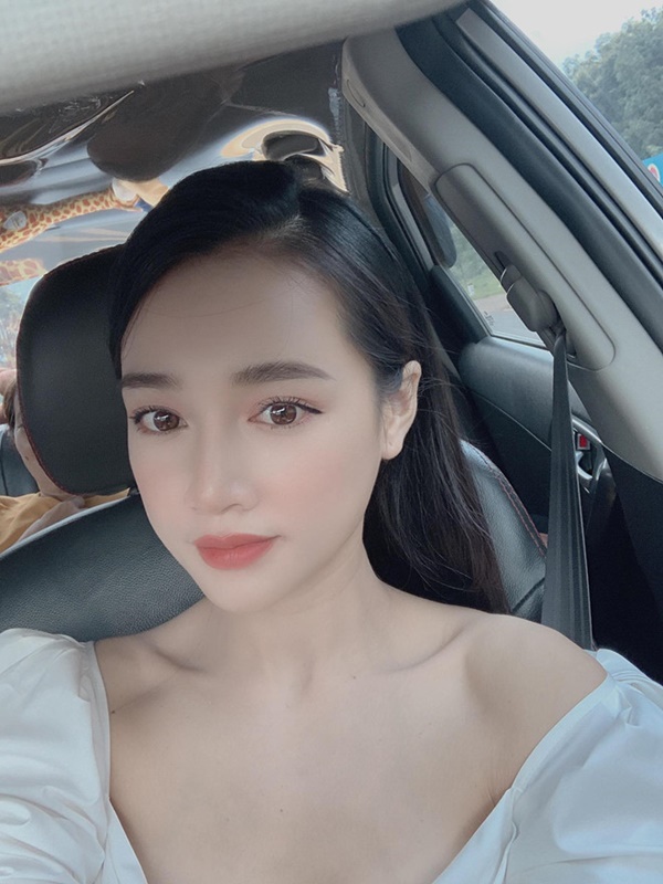 Nhã Phương mặc gây tranh cãi hơn sau khi sinh con đầu lòng-5