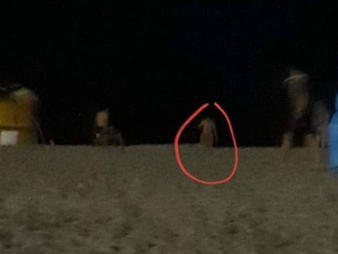 Không thể xử phạt nhóm người Trung Quốc cởi truồng tắm biển ở Đà Nẵng