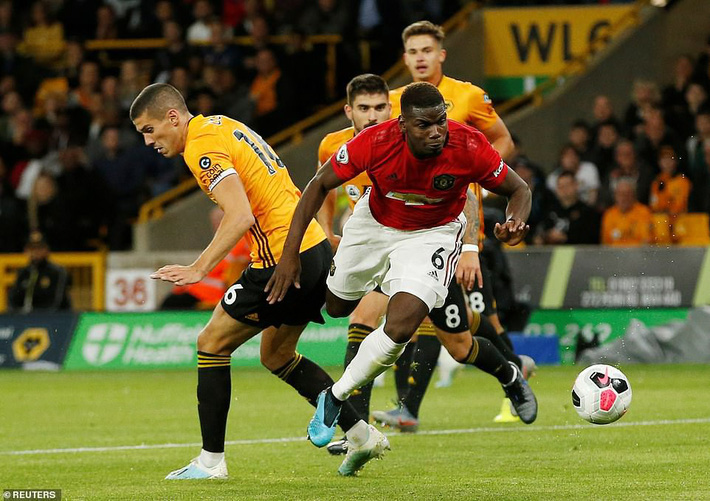Pogba đá hỏng penalty, Man United đánh rơi chiến thắng trước Bầy sói-1