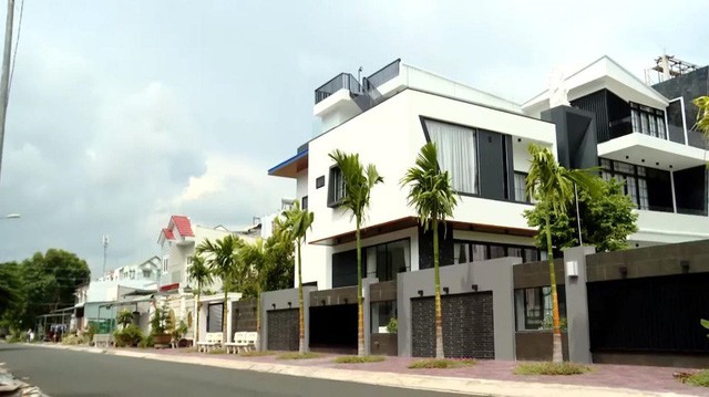 Quốc Trường nói về việc sắm xe sang 5 tỷ sau Về nhà đi con: Một tháng tôi kiếm được 2 tỷ từ việc đóng phim cũng không bằng kinh doanh-3