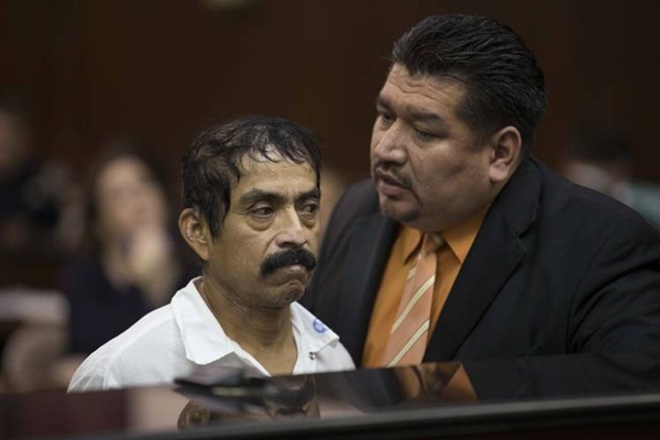 Chiếc thùng đá đựng thi thể không mảnh vải che thân của bé gái 4 tuổi tố cáo tội ác giết người man rợ và phản ứng tàn nhẫn của người mẹ-9