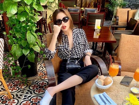 Vô tư đăng ảnh ngoáy mũi nơi công cộng, Kỳ Duyên lập tức bị nhắc nhở: