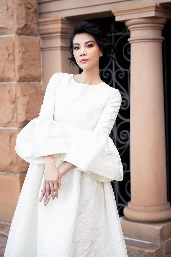 Siêu mẫu đình đám một thời Vũ Cẩm Nhung vẫn trẻ đẹp ở tuổi ngoài 40-7