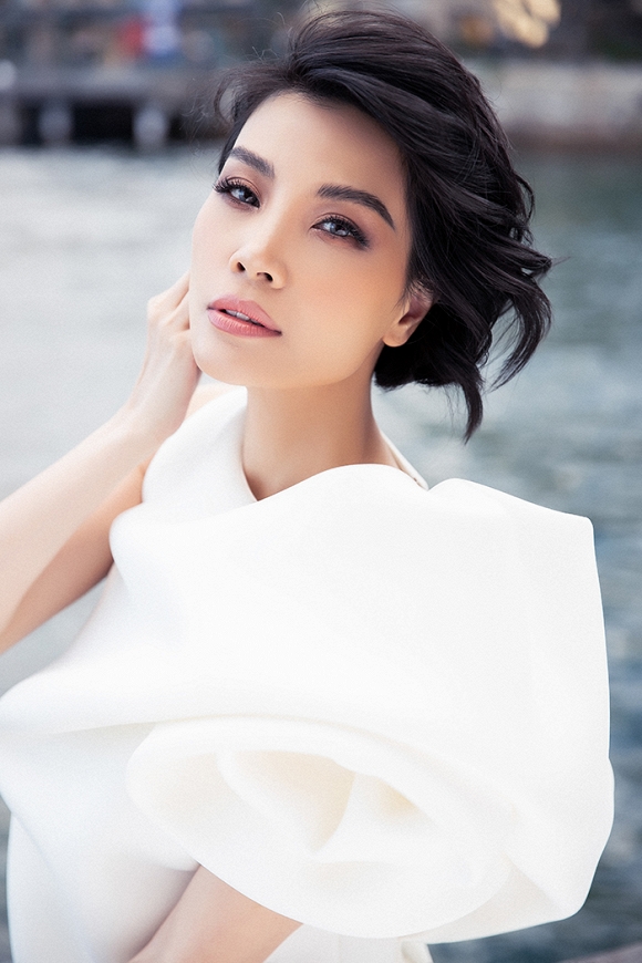 Siêu mẫu đình đám một thời Vũ Cẩm Nhung vẫn trẻ đẹp ở tuổi ngoài 40-11