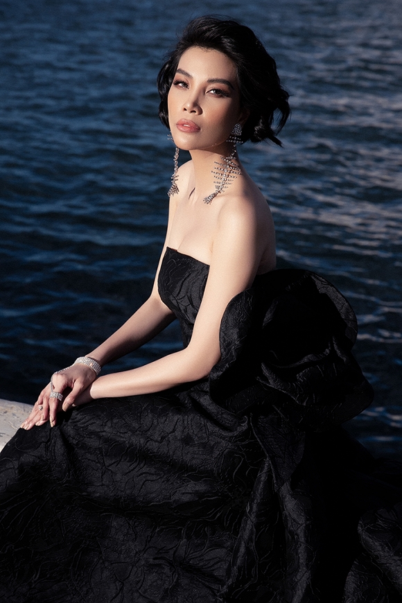 Siêu mẫu đình đám một thời Vũ Cẩm Nhung vẫn trẻ đẹp ở tuổi ngoài 40-13