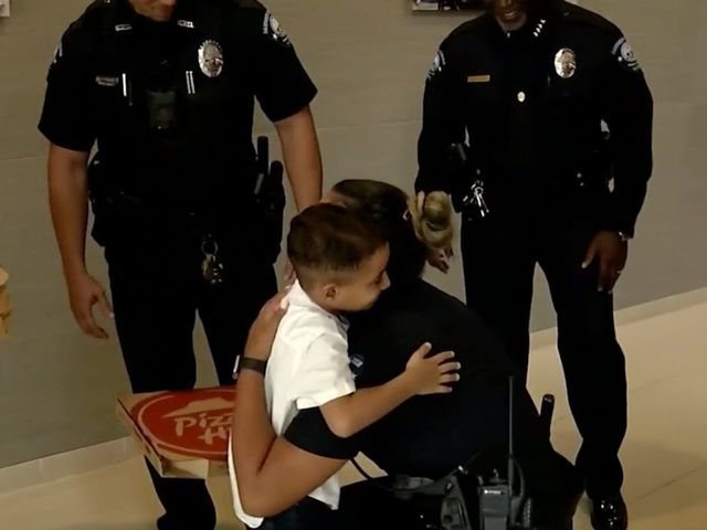 Dân mạng thích thú với câu chuyện về cậu bé gọi điện cho cảnh sát để... đặt bánh pizza và cái kết bất ngờ-2