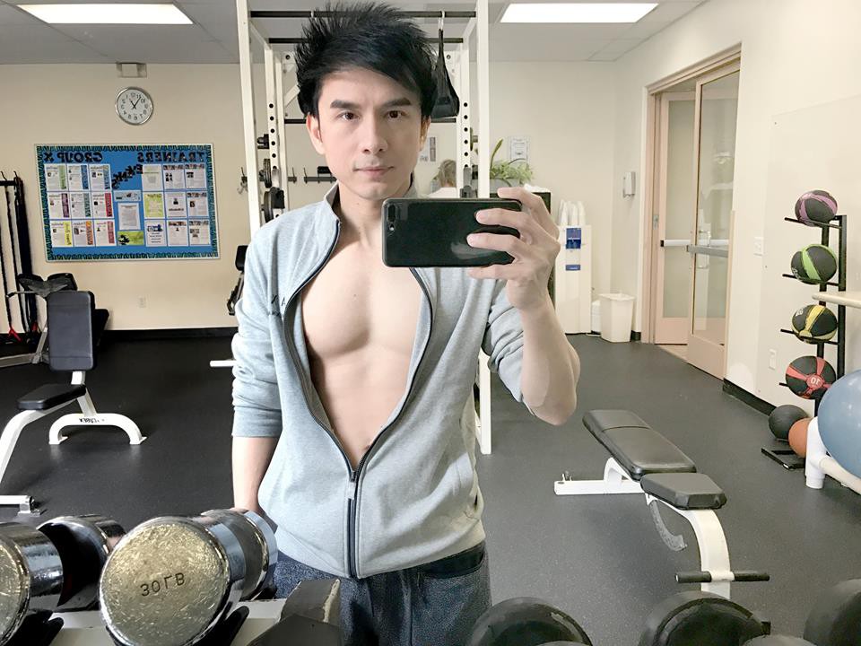 Đan Trường gây tranh cãi khi diện áo lưới xuyên thấu khoe cơ bụng 6 múi-5