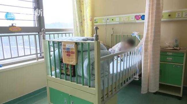 Bé trai 4 tuổi có bụng nhô cao như phụ nữ mang thai và nguyên nhân khiến mọi người giật mình-1