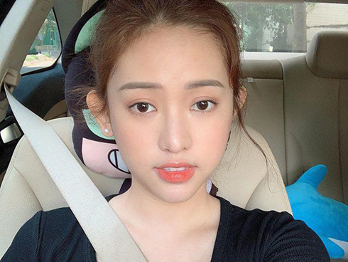 Thừa tự tin mà thiếu tinh tế, Thúy Vi cứ lên đồ sexy là người ta thấy phô phang đến ná thở-5