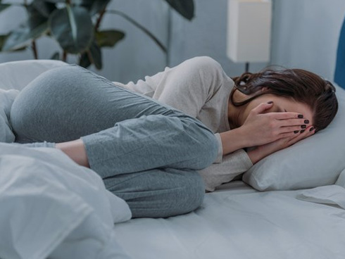 Phát hiện hai con trai 12 và 15 tuổi cùng nhau cưỡng bức bé gái học lớp 1, người mẹ có hành động khiến ai cũng căm phẫn-3