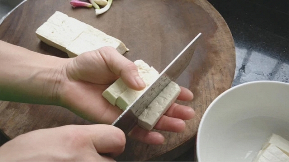 Thêm 2 quả trứng khi sốt đậu, bạn sẽ có ngay món ăn khó quên-2