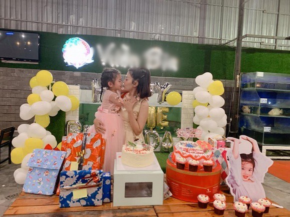 Mai Phương tổ chức tiệc sinh nhật cho con gái nhưng bình luận của Phùng Ngọc Huy lại gây tranh cãi-2