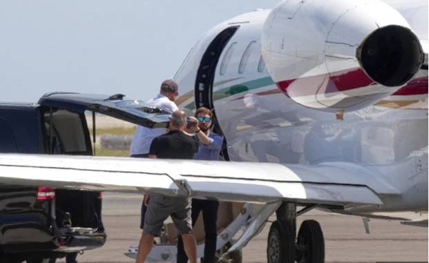 Meghan Markle bế con trở về London, bị gọi là kẻ đạo đức giả khi 4 lần dùng phi cơ riêng trong 11 ngày, ai cũng thương cho bé Archie-2