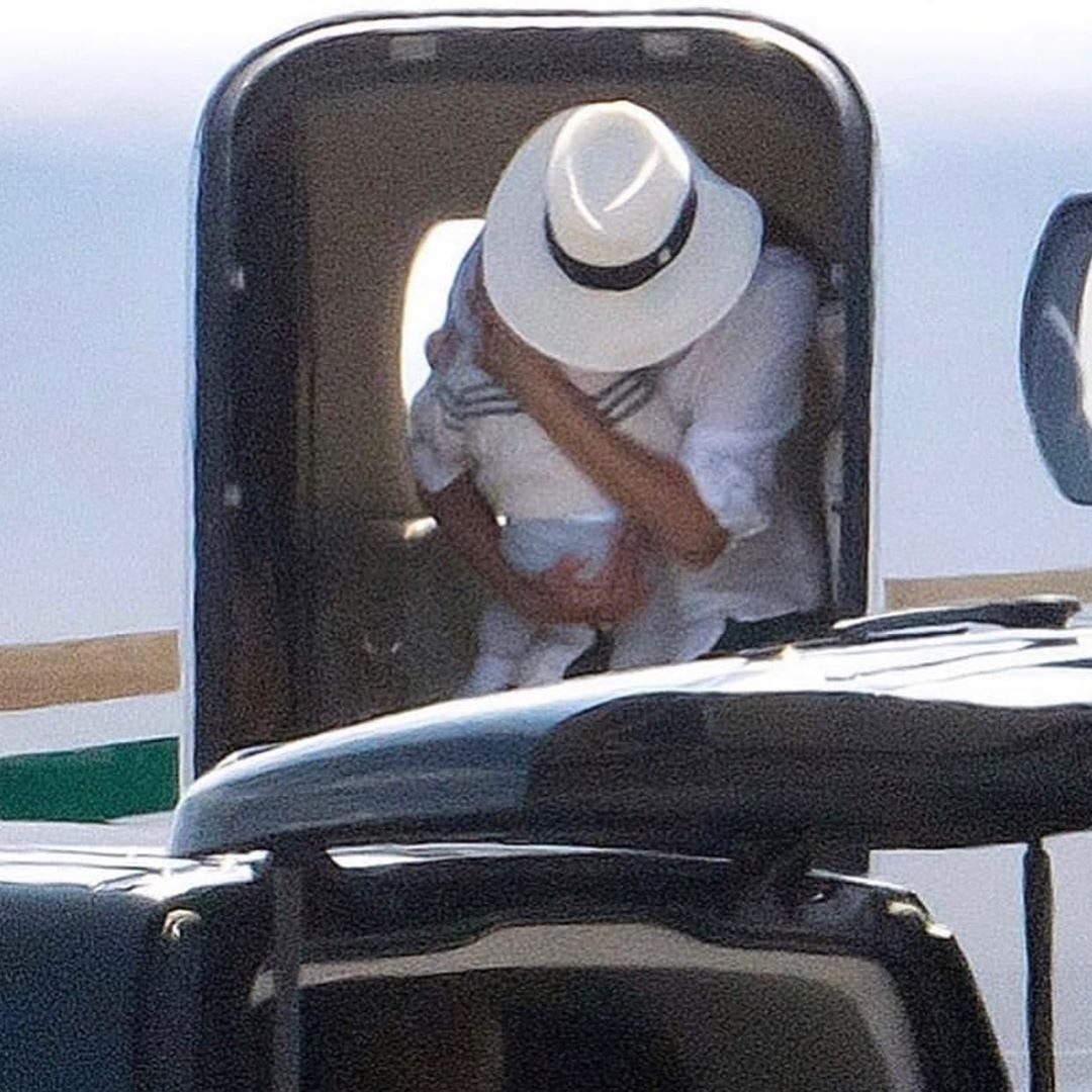 Meghan Markle bế con trở về London, bị gọi là kẻ đạo đức giả khi 4 lần dùng phi cơ riêng trong 11 ngày, ai cũng thương cho bé Archie-3