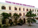 Vợ Hiệu trưởng đại học Đông Đô Dương Văn Hòa được cấp văn bằng 2 Ngôn ngữ Anh sau 2 ngày-2