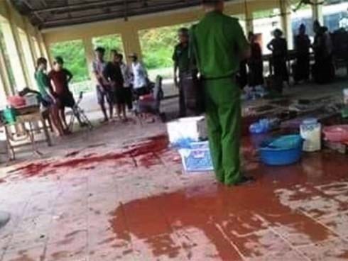 Tranh cãi việc xướng tên người đến viếng đám ma, chú đâm cháu tử vong