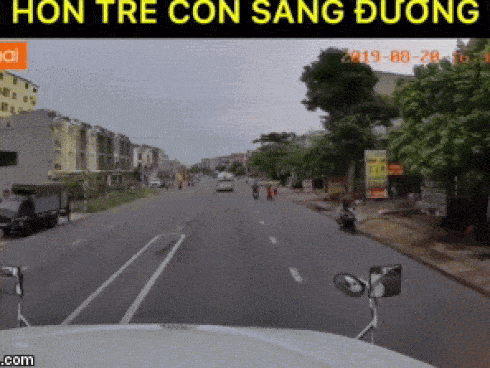 Hình ảnh 2 em bé ngủ gật gù trong lớp học khiến ai cũng buồn cười: Đúng là bạn thân, thân ai người nấy gật-2