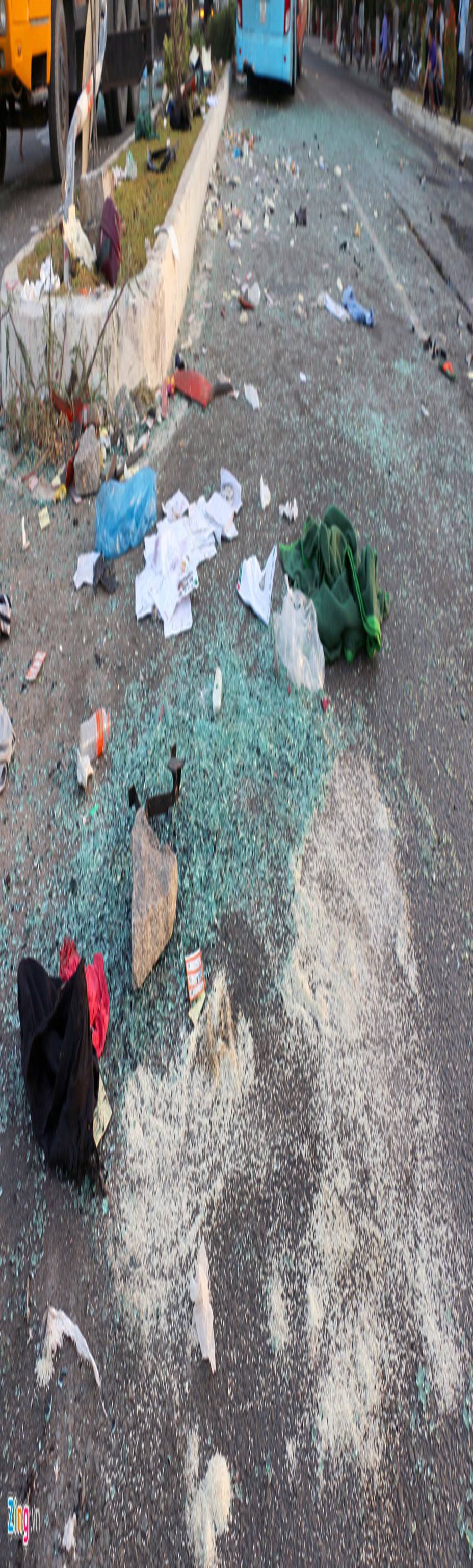 Hành khách la hét khi xe khách Phương Trang tông ôtô giường nằm-6