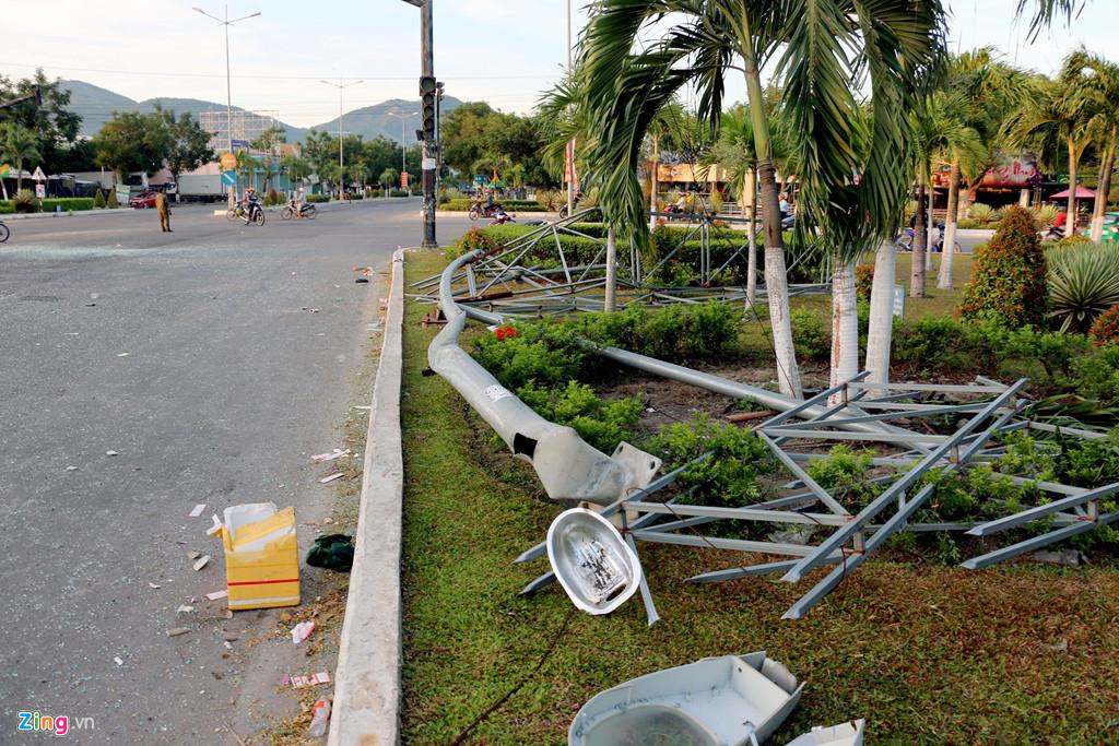 Hành khách la hét khi xe khách Phương Trang tông ôtô giường nằm-8