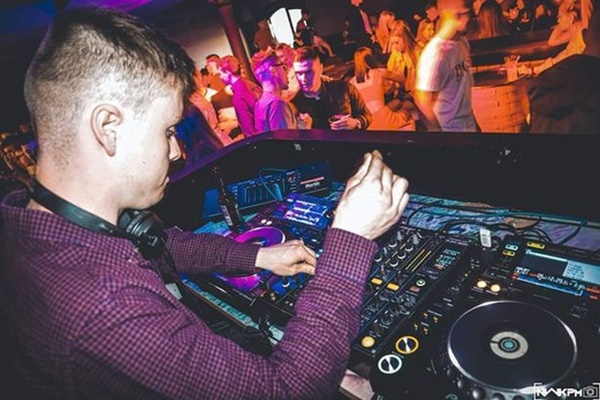 Chàng trai 20 tuổi thủng phổi sau khi chơi tàu lượn siêu tốc-1