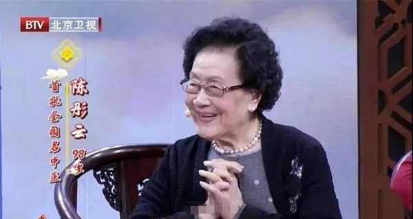 Bác sĩ 98 tuổi chia sẻ bí quyết trường thọ nhờ 2 món đơn giản và một việc mỗi sáng-1