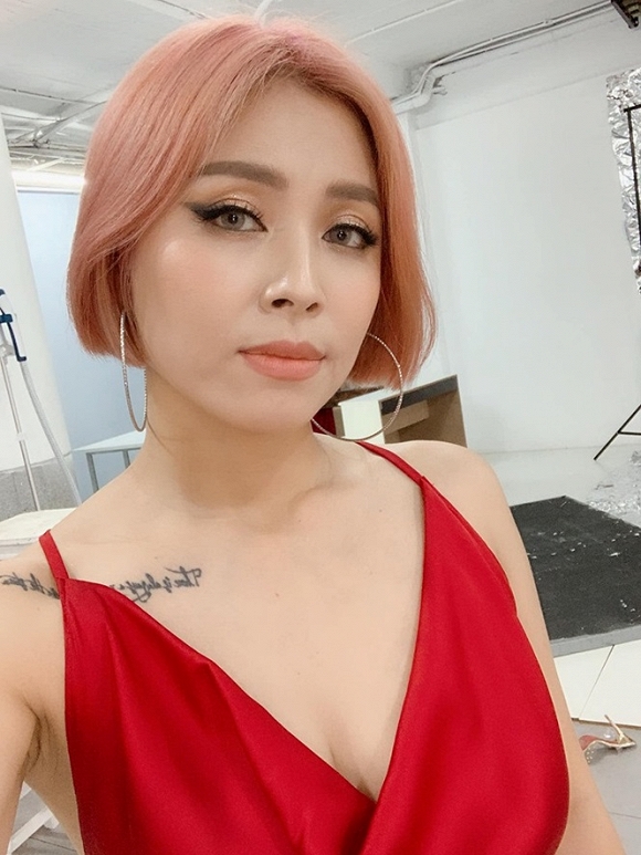 Dung nhan mới của nữ MC Chúng tôi là chiến sĩ Nguyễn Hoàng Linh gây tranh cãi-5