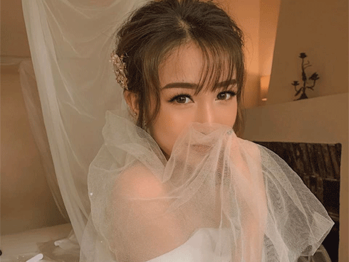 Minh Nhựa khoe ảnh hôn má con gái 20 tuổi, vợ hai xinh đẹp vào bình luận một câu khiến nhiều người khó hiểu-5