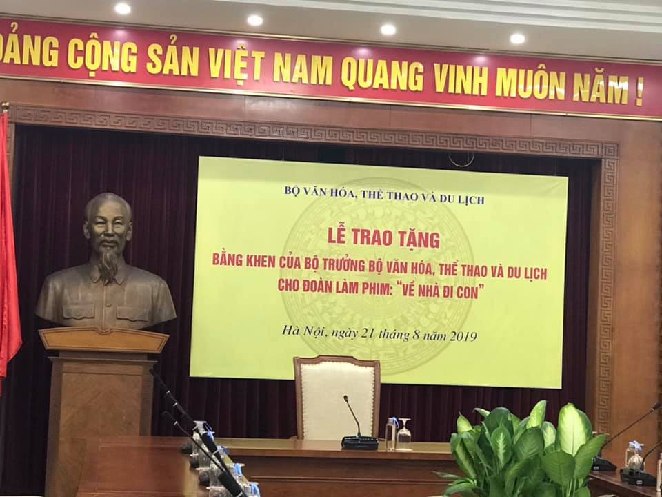 Dàn diễn viên Về nhà đi con bất ngờ tụ họp đông đủ-2