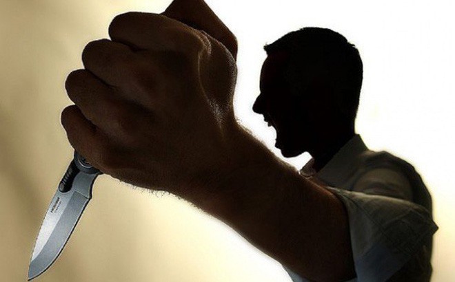 Người phụ nữ nghi bị người đàn ông say rượu chém nhiều nhát vào cổ, tử vong ngay tại nhà-1