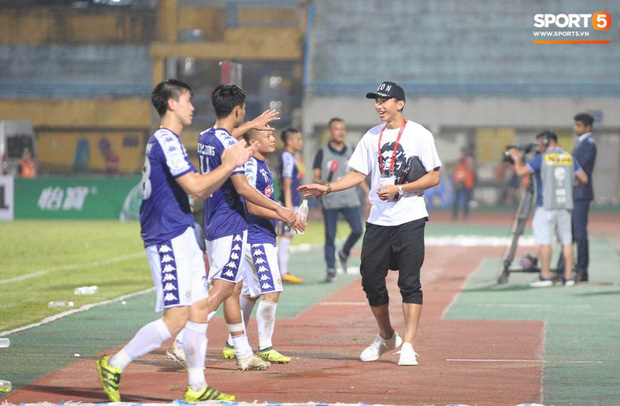 Đoàn Văn Hậu bảnh bao trở về sân Hàng Đẫy, xúc động cảm ơn hành động đẹp của các cầu thủ Hà Nội FC-1