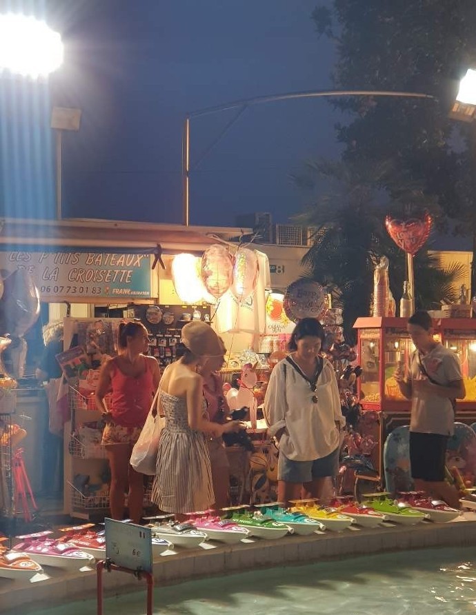 Hậu ly hôn, Song Joong Ki trốn mất tăm còn Song Hye Kyo lại ngày càng sexy không ngại khoe da thịt đi chơi muôn nơi-4